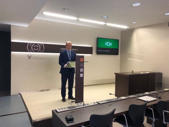 El portavoz parlamentario de VOX en Aragón, Santiago Morón.