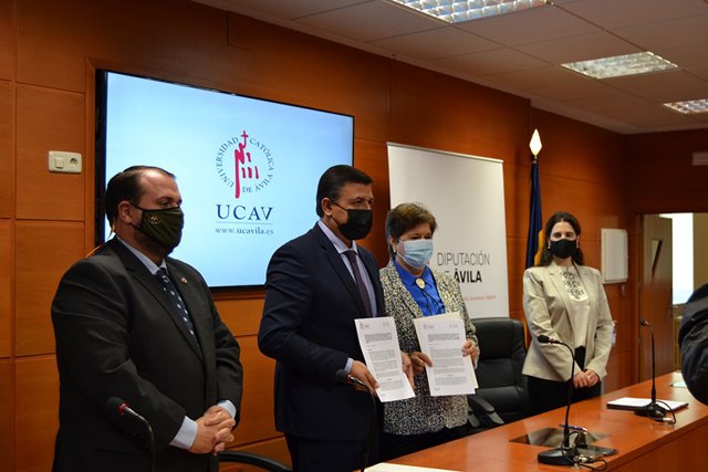 La Universidad Católica de Ávila (UCAV) y la Diputación de Ávila han firmado un convenio para la creación de la Cátedra Adolfo Suárez.