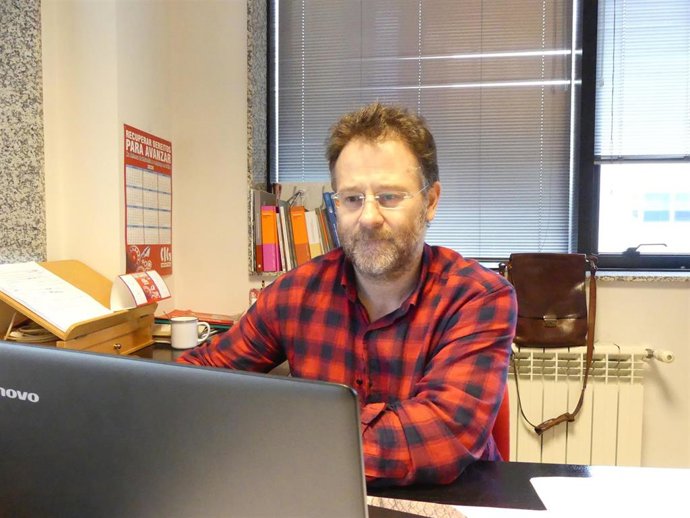 Archivo - El secretario xeral de la CIG, Paulo Carril, en una rueda de prensa por videoconferencia