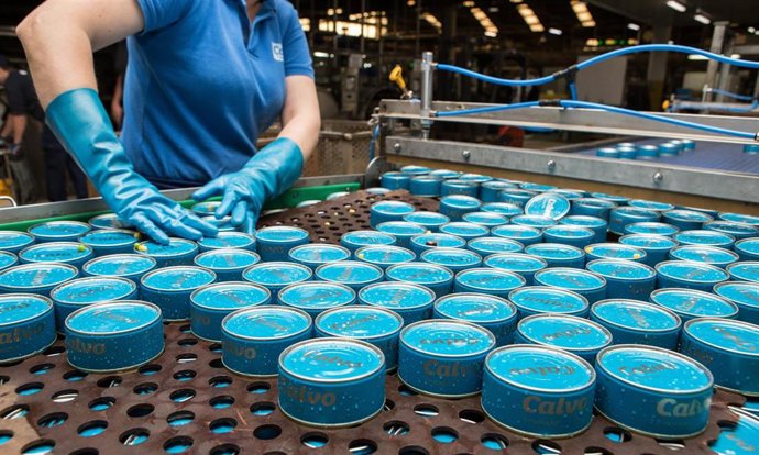 Archivo - Latas de atún de Grupo Calvo