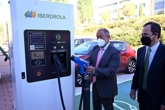 Estudiantes y personal de la UCLM podrán cargar su vehículo eléctrico gratis en los cargadores de los campus y sedes.