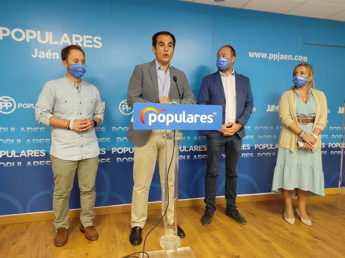 Rueda de prensa para presentar la PNL en apoyo de la implantación del Grado de Medicina.