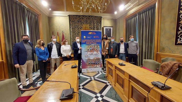 El alcalde de Cuenca, Darío Dolz, en la inauguración del Campeonato Nacional Sub-16 de Atletismo