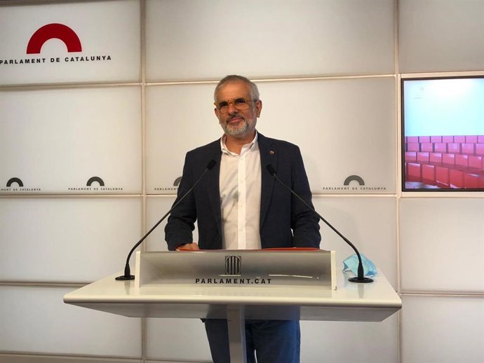 El líder de Cs en Catalunya, Carlos Carrizosa, en rueda de prensa en el Parlament a 5 de octubre de 2021.