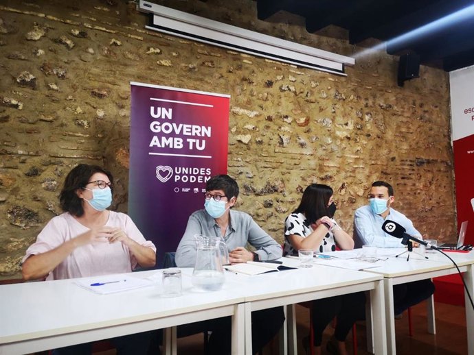 Presentación del borrador de Ley de salud mental de Unides Podem (I-D) Rosa Medel, Pilar Lima, Estefania Blanes y Roger Muñoz