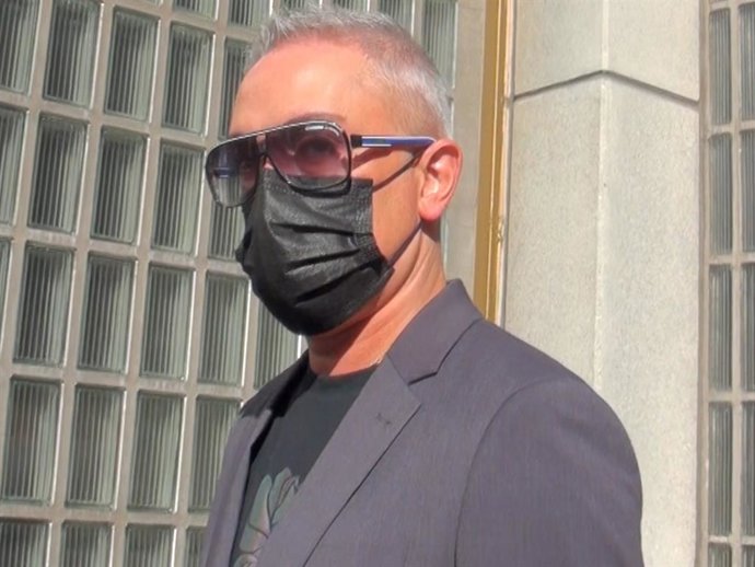 Kiko Hernández ha acudido al tanatorio de la M30 a dar su último adiós a Begoña Sierra, fundadora del Bingo Las Vegas