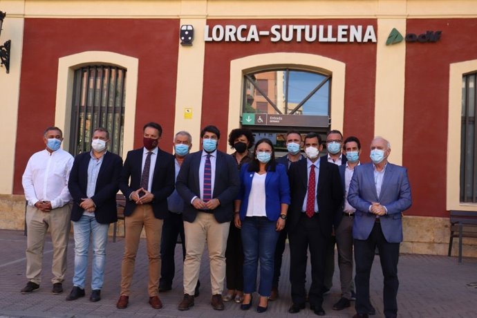 El presidente del PPRM mantiene una reunión con los alcaldes, portavoces y concejales del PP de los municipios afectados