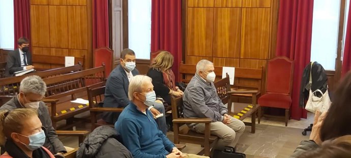 Los acusados durante la primera sesión del juicio.
