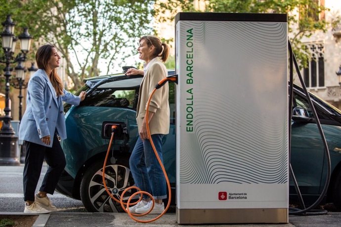 Barcelona quintuplicará los puntos públicos de recarga eléctrica de vehículos para 2024