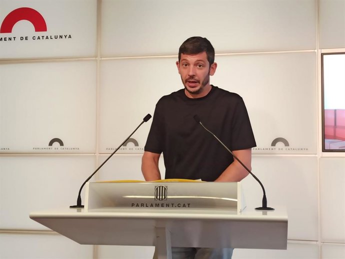 El diputado de la CUP en el Parlament Xavier Pellicer en rueda de prensa