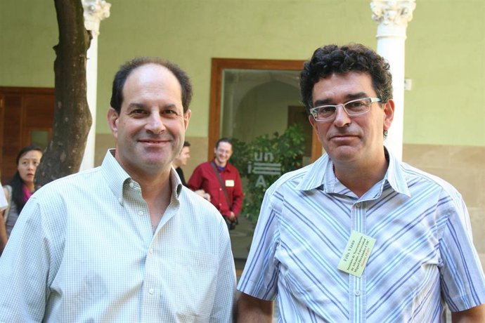 David Julios (Izquierda) en la sede la UNIA de Baeza