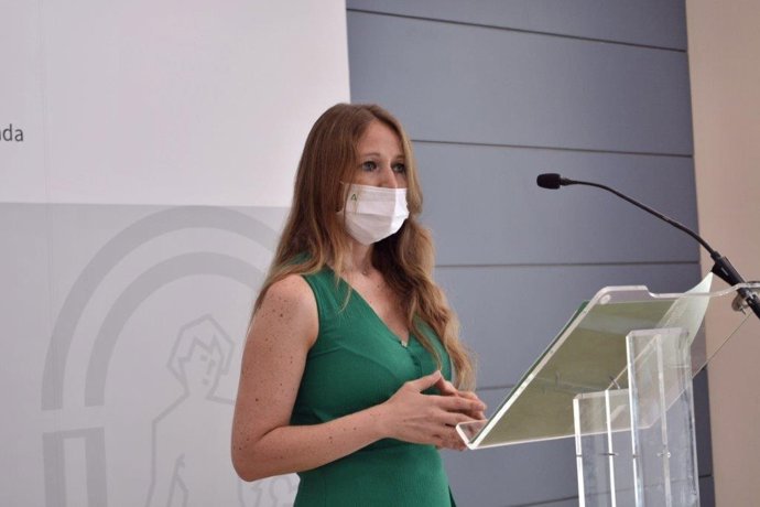 Archivo - La delegada de Transformación Económica de la Junta en Granada, Virginia Fernández, en imagen de archivo