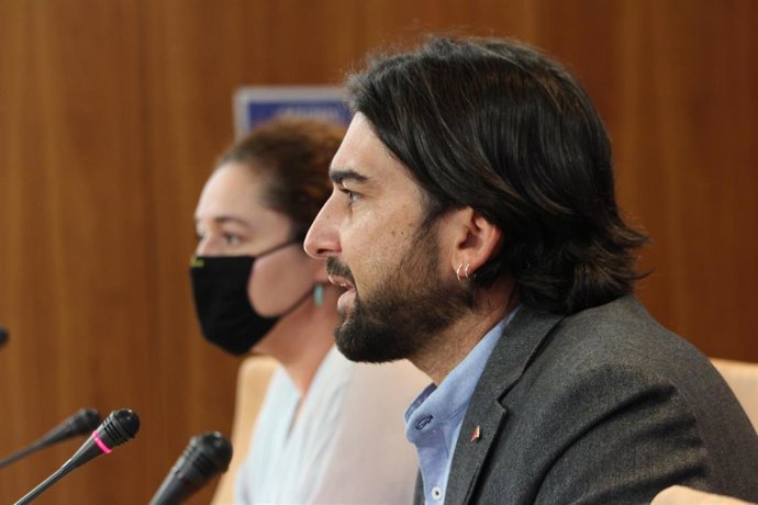 El parlamentario de Unidas Podemos por Andalucía Ismael Sánchez, en rueda de prensa.