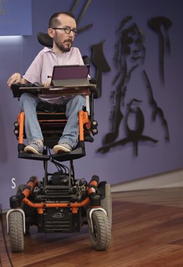 Archivo - El portavoz de Unidas Podemos en el Congreso, Pablo Echenique, a su llegada a una rueda de prensa en el Congreso de los Diputados, Madrid, (España).