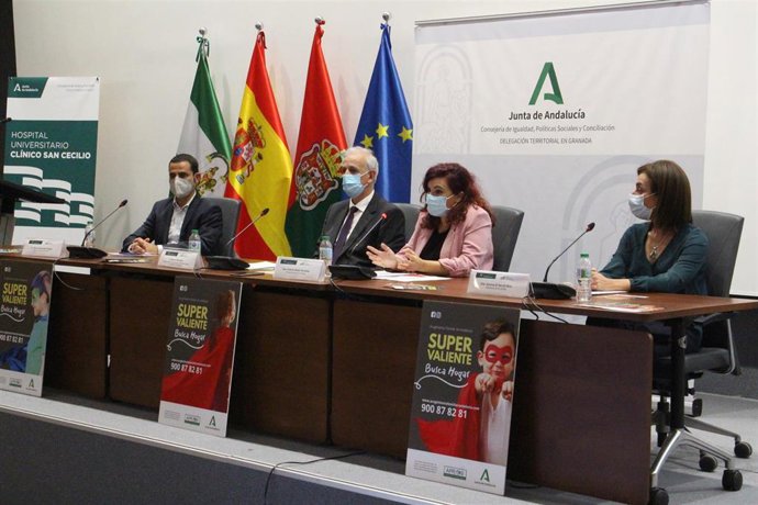 Presentación de la campaña 'Súper Valiente busca hogar'