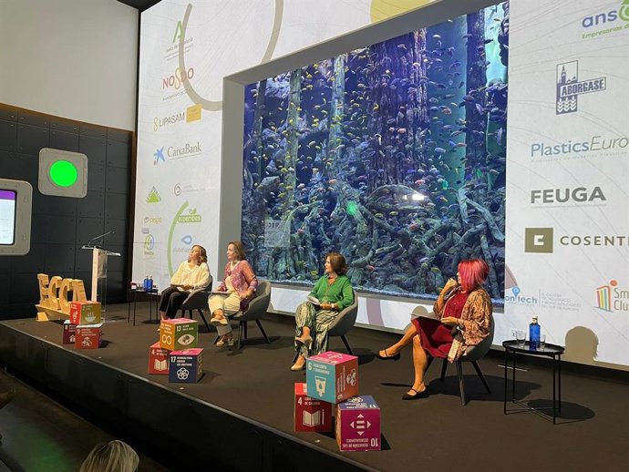 La secretaria general de la FAMP, Teresa Muela, en la inauguración del I Congreso Nacional de Economía Circular