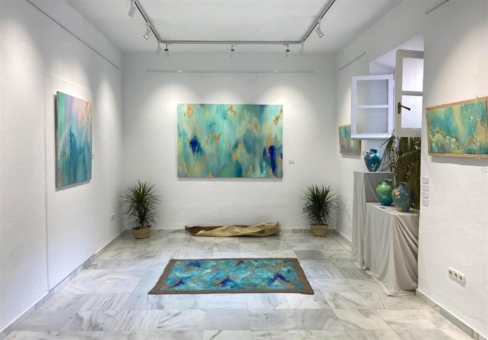 La pintora zaragozana Marta Bernad expone su obra "Paradise" en Estepona (Málaga)