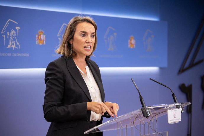 La portavoz parlamentaria del PP, Cuca Gamarra, durante una rueda de prensa posterior a la Junta de Portavoces en el Congreso de los Diputados, a 5 de octubre de 2021, en Madrid, (España). 