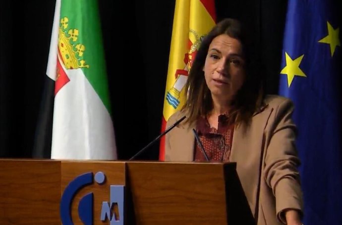 La secretaria de Estado de Sanidad, Silvia Calzón, en su intervención de un foro sobre investigación biomédica en Cáceres