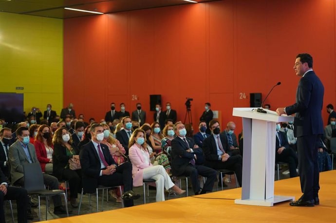 Moreno subraya que los Fondos Next Generation "son una oportunidad clave" para impulsar la movilidad sostenible, la transición energética y digitalización