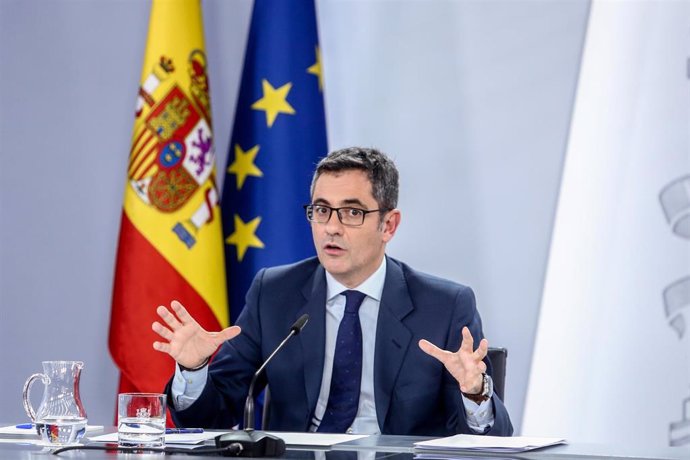 El ministro de la Presidencia, Relaciones con las Cortes y Memoria Democrática, Félix Bolaños, en una rueda de prensa posterior a una reunión del Consejo de Ministros en el Palacio de la Moncloa, a 5 de octubre de 2021, en Madrid, (España)