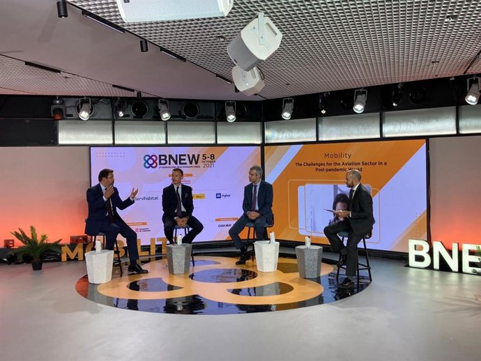 El presidente de Aena, Maurici Lucena, la directora de Innovación de la OMT, Natalia Bayona, el presidente de la ALA, Javier Gándara, y el director general de ACI Europe, Olivier Jankovec, en el BNEW