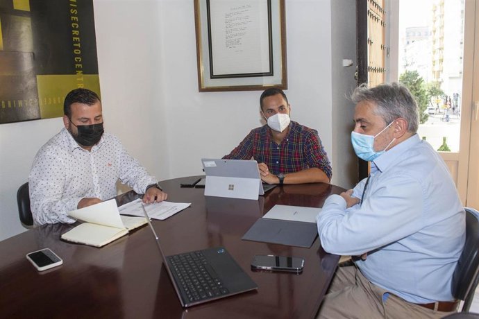 Mario Fernández, responsable del área de Transición Ecológica y Desarrollo Urbano Sostenible reunido por los planes de movilidad urbana sostenible para municipios.