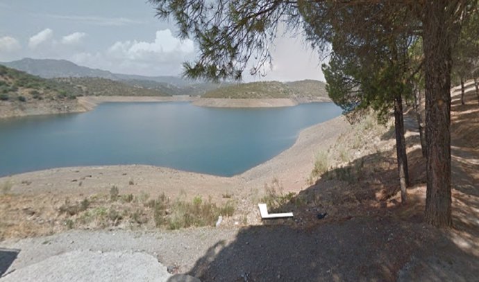 Archivo - Playa del Tanujoso en el embalse del Rumblar, en Baños de la Encina (Jaén)