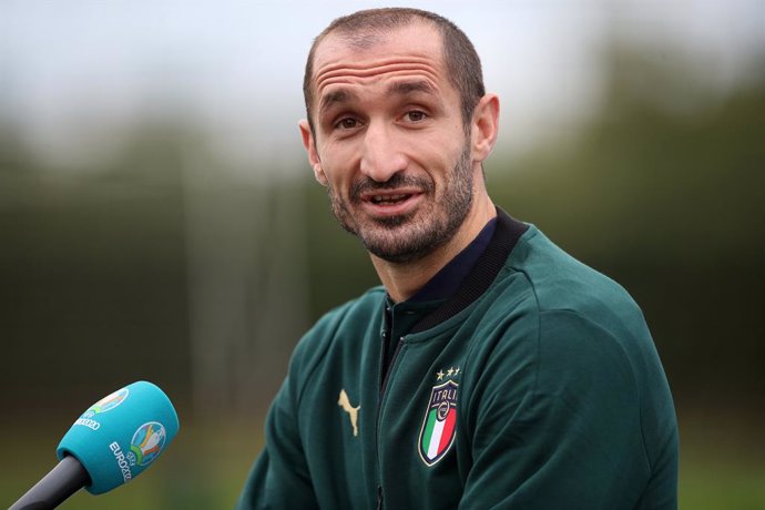 Archivo - 10 July 2021, United Kingdom, London: Italy's Giorgio Chiellini talks to the media before a training session at Tottenham Hotspur training ground, ahead of the UEFAEURO2020 final soccer match against England. Photo: Nick Potts/PA Wire/dpa