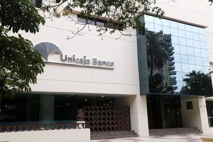 Archivo - Sede de Unicaja Banco Economía grupo entidad bancaria financiera málaga