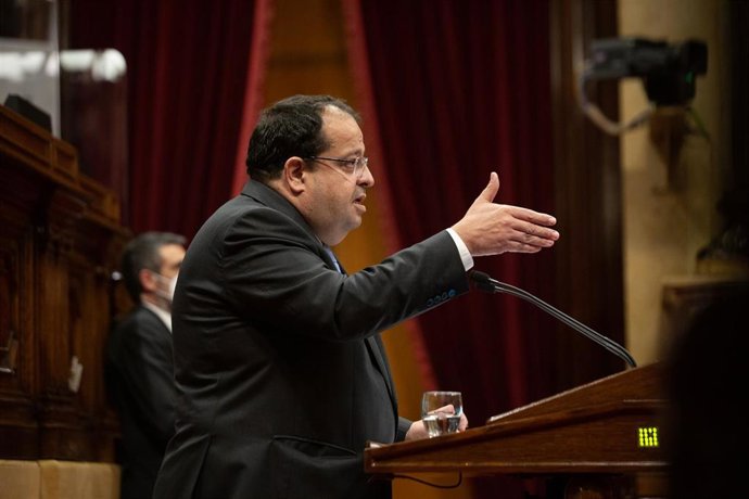 El conseller de Interior de la Generalitat, Joan Ignasi Elena, interviene durante una sesión en el Parlament de Cataluña, donde se ha elegido a Assumpta Escarp como nueva vicepresidenta segunda del Parlament, a 5 de octubre de 2021, en Barcelona, Catalu