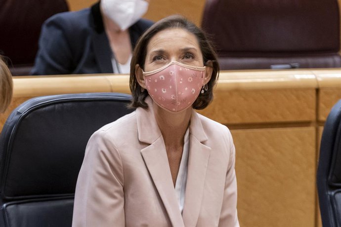 La ministra de Industria, Comercio y Turismo, Reyes Maroto, en una sesión de control al Gobierno en el Senado, a 5 de octubre de 2021, en Madrid, (España).