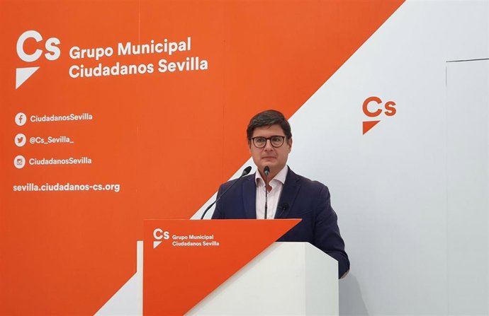 El portavoz municipal de Cs en el Ayuntamiento de Sevilla, Álvaro Pimentel, en rueda de prensa.