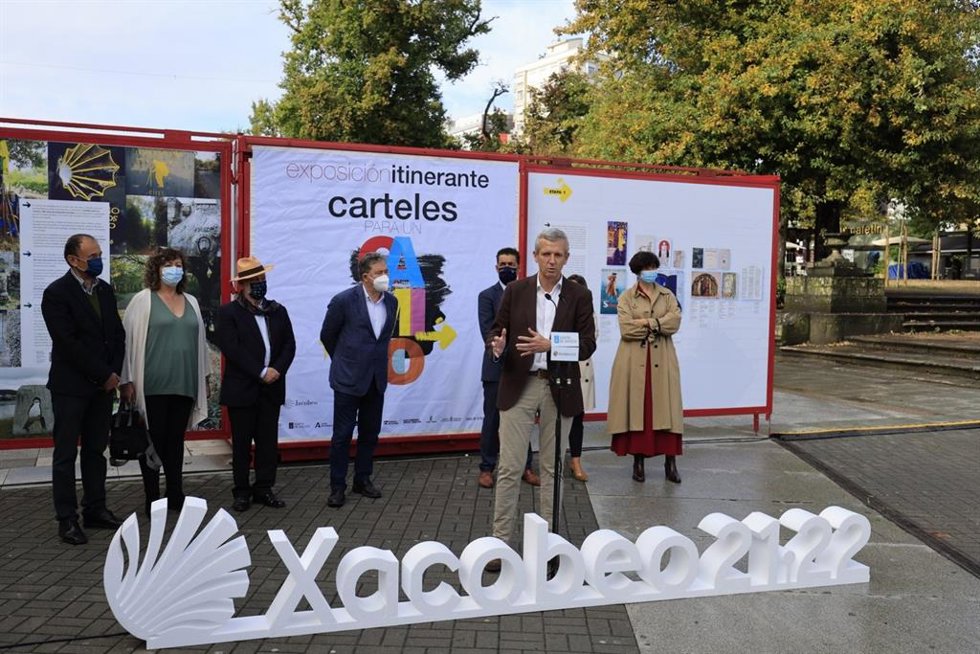 El vicepresidente primero de la Xunta, Alfonso Rueda, el alcalde de Pontevedra, Miguel Anxo Fernández Lores, y la directora general de Industrias Culturales, Propiedad Intelectual y Cooperación del Ministerio de Cultura, Adriana Moscoso del Prado Hernán