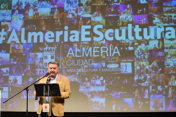 El concejal Diego Cruz presenta la programación cultural de otoño en Almería