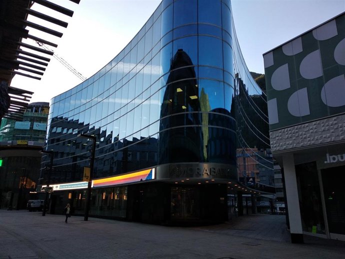 Archivo - La sede central de MoraBanc, en Andorra la Vella