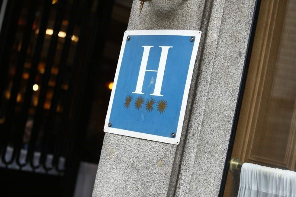 Archivo - Logo de un hotel