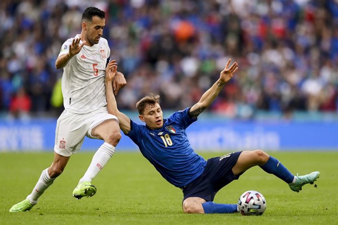 Archivo - Busquets (España) y Barella (Italia)