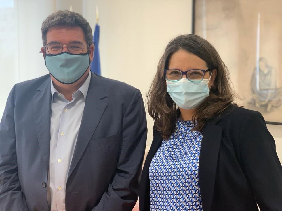 La vicepresidenta de la Generalitat y consellera de Igualdad, Mónica Oltra, con el ministro de Inclusión, Seguridad Social y Migraciones, José Luis Escriv
