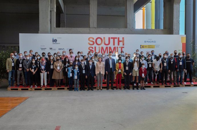 Foto de familia de los asistentes a la inauguración del South Summit 2021, a 5 de octubre de 2021, en Madrid, (España). Bajo el nuevo lema Shape the future, del 5 al 7 de octubre, Madrid acoge este evente.