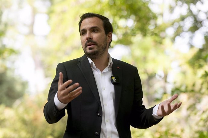 El ministro de Consumo, Alberto Garzón, interviene durante la clausura de la jornada 'Consumo Consciente' en el Real Jardín Botánico, a 30 de septiembre de 2021, en Madrid, (España). 