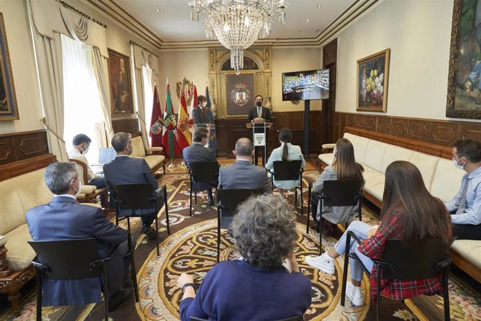 Urtaran recibe a directivos de Farmaconsulting