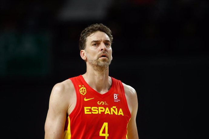 Archivo - Pau Gasol en un partido con la selección española