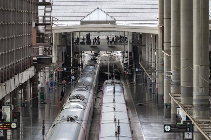 Llegada de trenes de alta velocidad, en la estación de Madrid - Puerta de Atocha, a 30 de septiembre de 2021, en Madrid (España). 