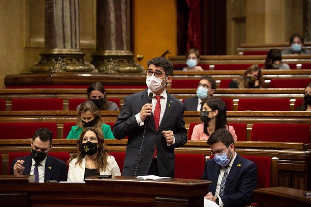 El vicepresidente y conseller de Políticas Digitales y Territorio de la Generalitat, Jordi Puigneró, en la sesión de control al Govern en el pleno del Parlament el 6 de octubre de 2021.