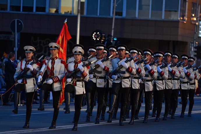 Desfile por el aniversario de la independencia de Madeconia del Norte