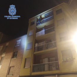 Policía Nacional salva a un hombre que intentaba robar en una vivienda por el metodo del escalo