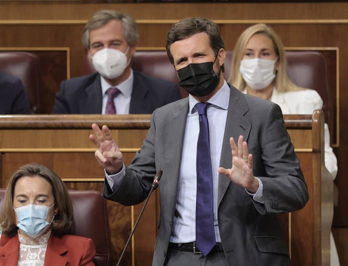 El líder del PP, Pablo Casado, interviene en una sesión de control al Gobierno en el Congreso de los Diputados, a 29 de septiembre de 2021, en Madrid, (España). Durante el pleno, el Ejecutivo central debe hacer frente a las preguntas de la oposición, en