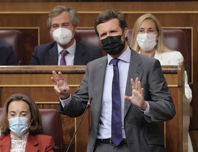 El líder del PP, Pablo Casado, interviene en una sesión de control al Gobierno en el Congreso de los Diputados, a 29 de septiembre de 2021, en Madrid, (España). Durante el pleno, el Ejecutivo central debe hacer frente a las preguntas de la oposición, en