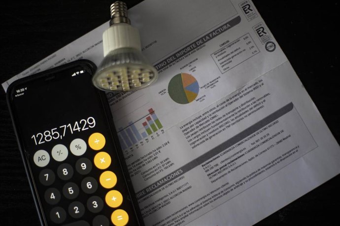 Una factura del consumo de luz.